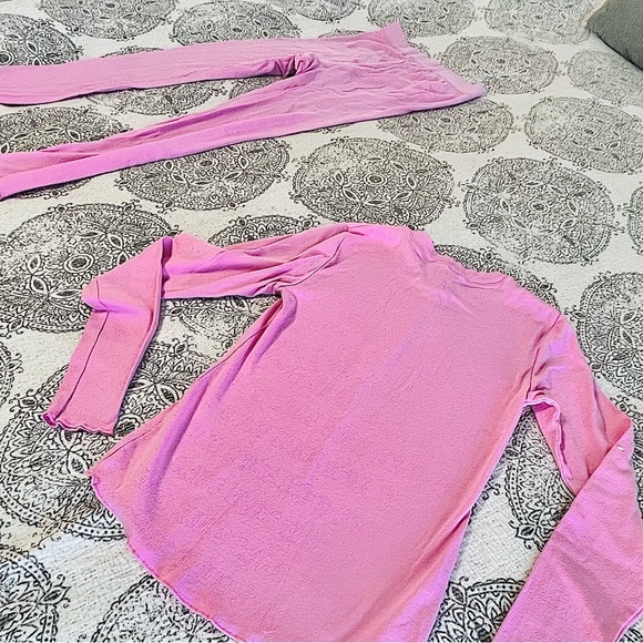 SKIMS LOGO POINTELLE SET
PINK - Picture 16 of 16